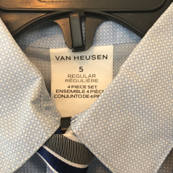 LIKE NEW Van Heusen Boy 4-pc. Suit Set - Picture 3 of 6